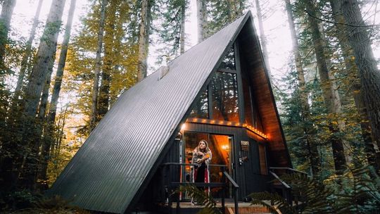 Wiosenne podróże: hotel, prywatny apartament, a może wycieczka kamperem?