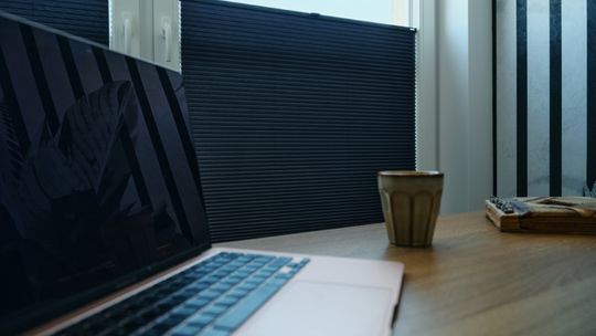 Wiosenne porządki – pamiętaj o roletach i żaluzjach!