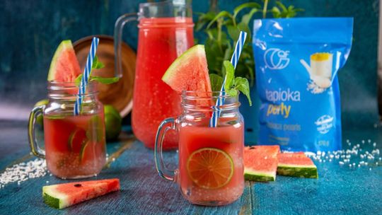 Woda kokosowa w roli głównej – odkryj jej zalety i możliwości!