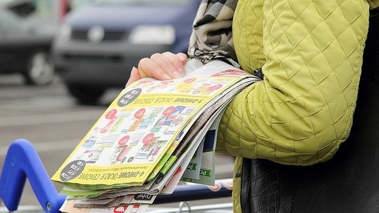 Wojna cenowa dyskontów nakręca politykę rabatową innych sklepów. Na rynku jest coraz więcej promocji