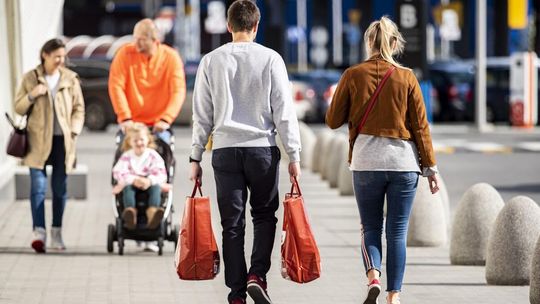 Wojna na Bliskim Wschodzie. Polacy boją się wzrostu cen przed świętami. Eksperci uspokajają, że nie będzie źle