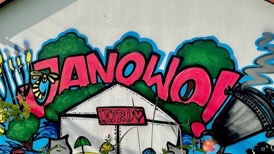 Wrocławska Improkracja w Wiosce Artystycznej Janowo. Najpierw wypierze brudy, a potem będzie się całować