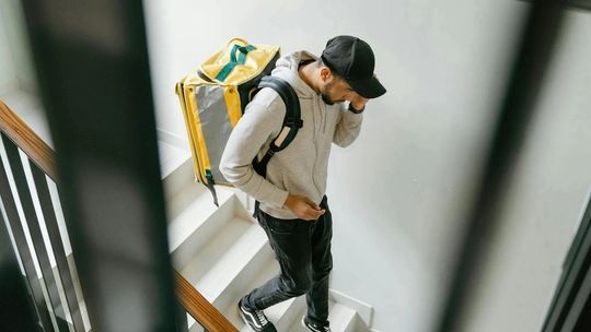 Wypłata na drugi dzień i zarobki nawet 8000 zł miesięcznie – pomysł na pracę po maturze i na studiach