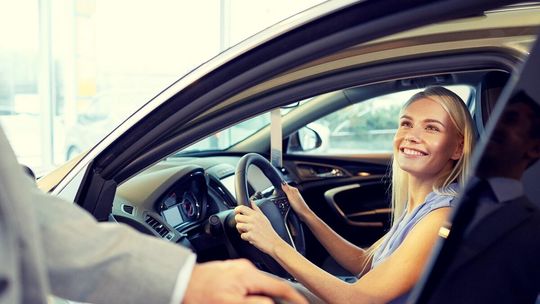 Wypożyczenie samochodu w Łodzi - zobacz jakie to koszty