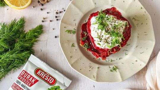 Wysokobiałkowe placuszki buraczane z serka wiejskiego z tzatziki