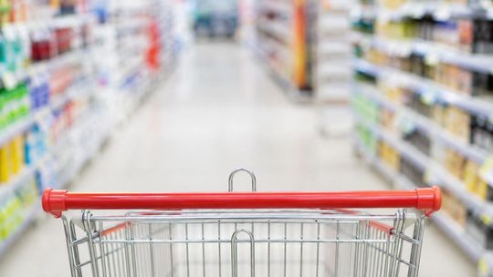 Wzrost cen codziennych zakupów hamuje. Ekonomiści ostrzegają, żeby się do tego nie przyzwyczajać