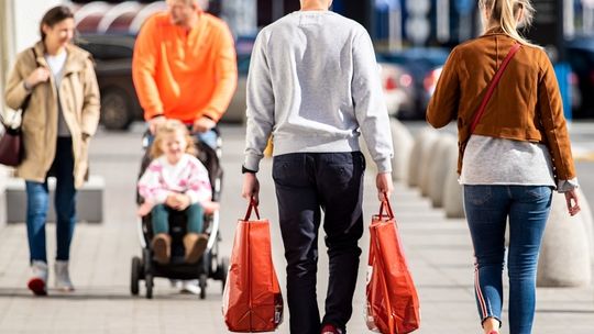 Wzrost cen w sklepach nakręca negatywne emocje wśród Polaków. Już 80 proc. badanych to przyznaje