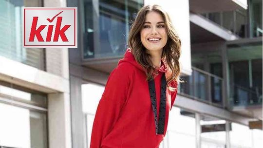 Zabawa w „ciepło – zimno” w jesiennych stylizacjach