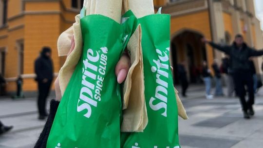 Żabka i Sprite łączą siły! Limitowany sos do hot dogów już w sklepach