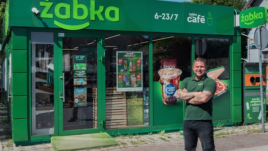 Żabka na wakacjach. Sieć z rekordową liczbą sklepów sezonowych