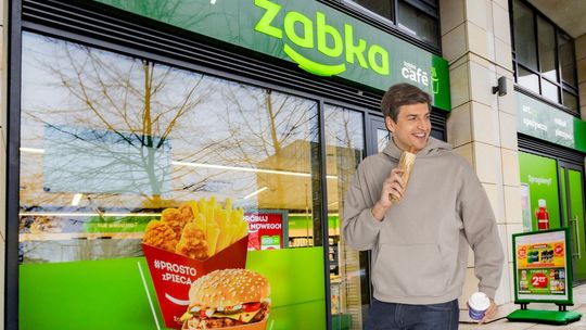 Żabka serwuje hot dogi w pakiecie. Użytkownicy aplikacji zapłacą mniej!