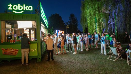 Żabka w trasie! Pierwszy food truck sieci na letnich wydarzeniach