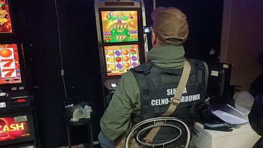Zachodniopomorska KAS likwiduje nielegalny punkt hazardowy w centrum Szczecina