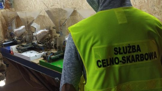 Zachodniopomorska KAS zlikwidowała nielegalną wytwórnię papierosów pod Goleniowem