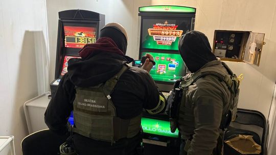 Zachodniopomorska KAS zlikwidowała salon nielegalnych gier hazardowych w Gryficach