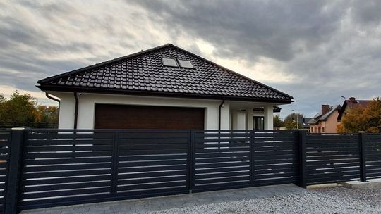 Zakup ogrodzenia z montażem – dlaczego warto zdecydować się na kompleksową usługę