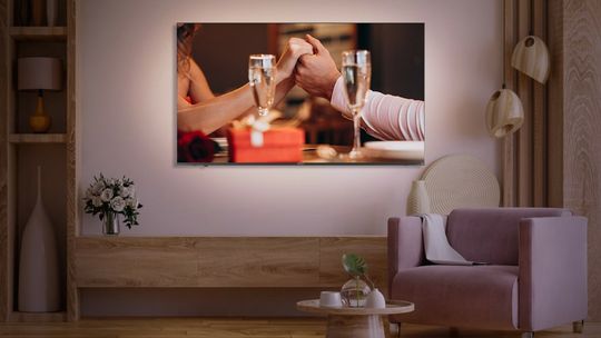 Zamiast słodyczy i biżuterii! Specjalne ceny na telewizory Smart TV od KIVI na Walentynki