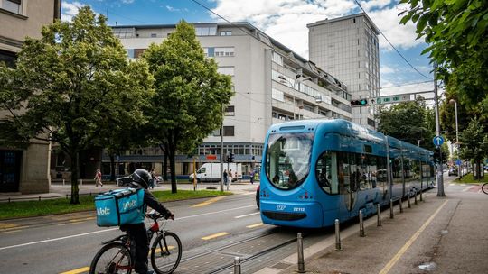 Zawód kuriera lub kierowcy taxi – etat, czy dorywcza współpraca?