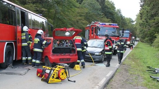 Zderzenie autobusu i samochodów osobowych na krajowej S6 - To na szczęście ćwiczenia…