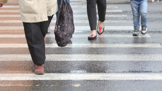Zmiana przepisów dotyczących pierwszeństwa pieszych na przejściach dała odwrotny od zamierzonego skutek