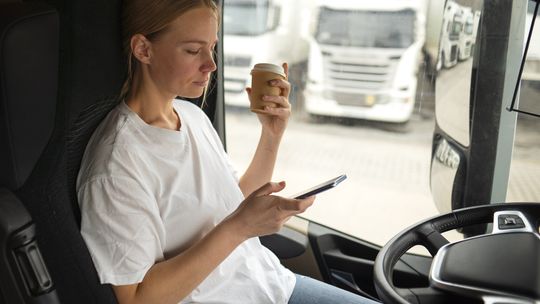 Zmiany w kulturze płatniczej przedsiębiorstw – nowe realia płatnicze w sektorze B2B i transporcie