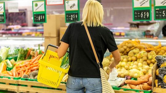 Zmiany wśród liderów drożyzny w sklepach. Na czele słodycze i desery, używki oraz napoje