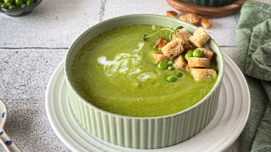 Zupa krem z zielonego groszku i cukinii
