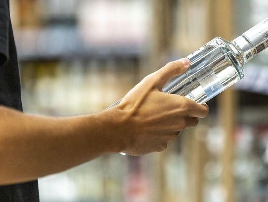 Alkohol i wszystko po trochu. Tak zamierzają w tym roku oszczędzać na świętach Polacy