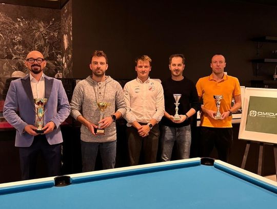 Bilard łączy pracowników biurowych w przerwie na lunch