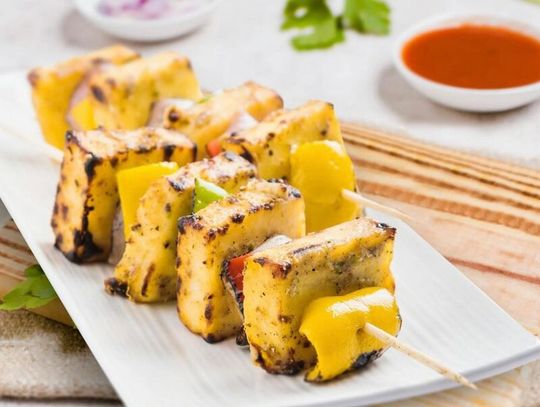 Co latem wrzucić na ruszt i dlaczego warto postawić na sery żółte?