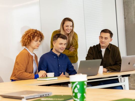 Co sprawia, że ludzie chcą tu pracować? Historia sukcesu Żabki