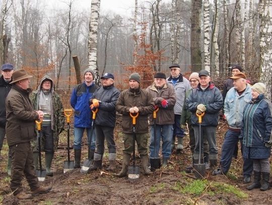 Członkowie Klubu LOP dla Dorosłych posadzili 2000 dębów