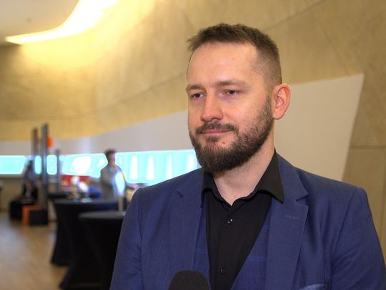 Czterech na 10 Polaków miało do czynienia z deepfake’ami. Cyberprzęstępcy coraz skuteczniej wykorzystują manipulowane treści Czterech na 10 Polaków miało do czynienia z deepfake’ami. Cyberprzęstępcy coraz skuteczniej wykorzystują manipulowane treści