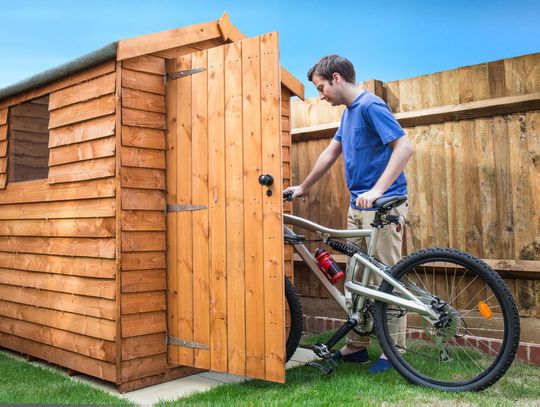 Czy warto postawić na drewniane wyposażenie ogrodowe?