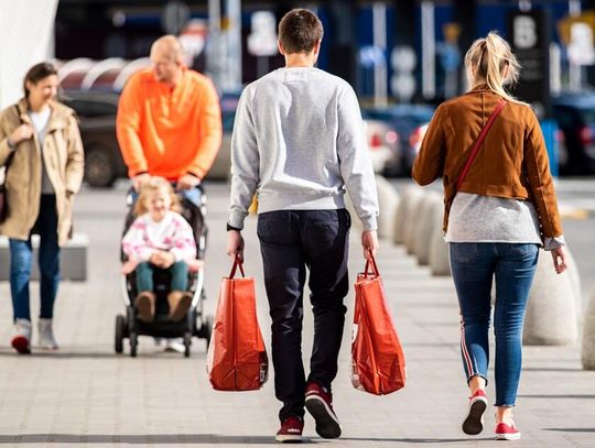 Dane nie pozostawiają złudzeń. Polacy lekko odpuścili sobie galerie i centra handlowe