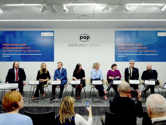 Debata: w Polsce trzeba uporządkować zasady funkcjonowania platform internetowych