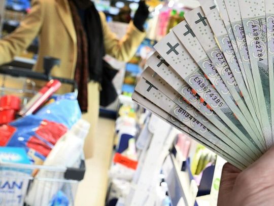 Dynamika wzrostu cen w sklepach kolejny miesiąc z rzędu hamuje. Jednak wciąż jest drogo