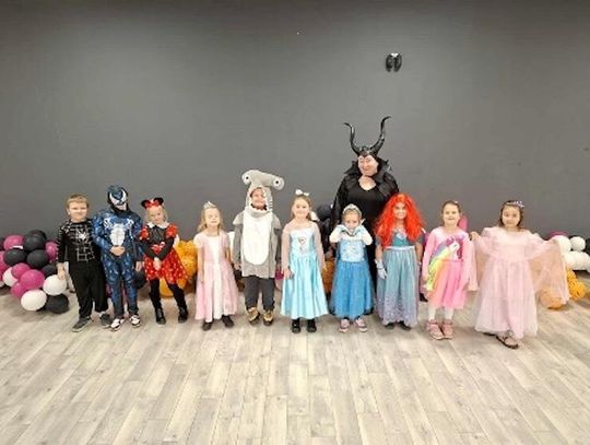 DZIEŃ POSTACI Z BAJEK W SZKOLE W CERKWICY