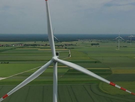 Ekspert: dezinformacja to pandemia naszych czasów - hamuje rozwój OZE w Polsce