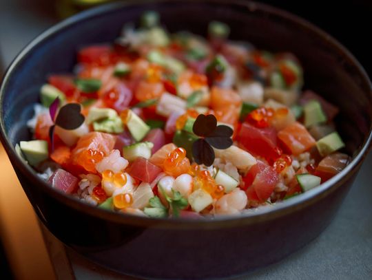 Jak catering dietetyczny ProszeZdrowie może poprawić poziom energii i samopoczucie przez dietę roślinną?