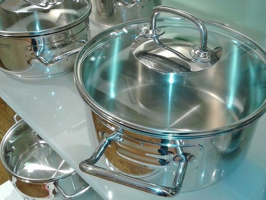 Jak dbać o naczynia oraz inne wyroby ze stali nierdzewnej? To wyjątkowy materiał, wymagający odpowiedniego podejścia