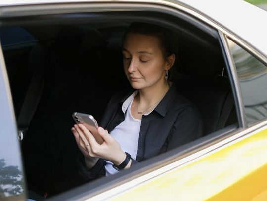 Jak rozpoznać bezpieczną taksówkę? Co to oznacza dla pasażera?