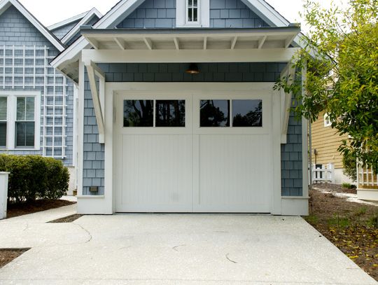 Jak wymienić uszczelki do bram garażowych? Kiedy wymienić całą bramę? 