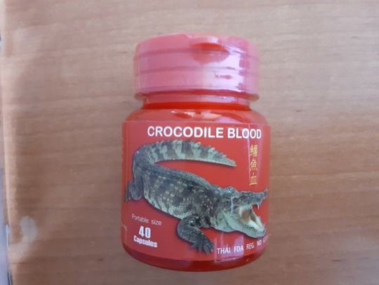 Kapsułki z krwią krokodyla w przesyłce pocztowej