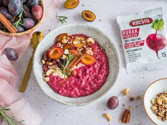 Kolorowy pudding ryżowy z karmelizowaną śliwką