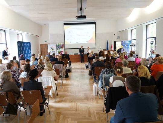 Konferencja inaugurująca działanie Specjalistycznego Centrum Wspierającego Edukację Włączającą w Waniorowie pod hasłem „Budujemy mosty do lepszej jakości nauki, czyli o inkluzji w edukacji oraz roli i zadaniach SCWEW”