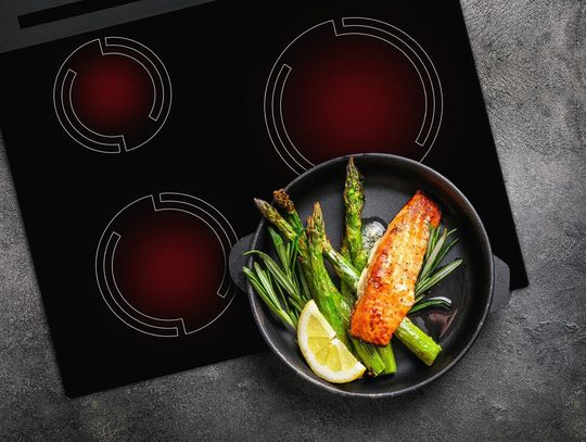 Letnia kuchnia w ogrodzie – gotuj, odpoczywaj i ciesz się chwilą