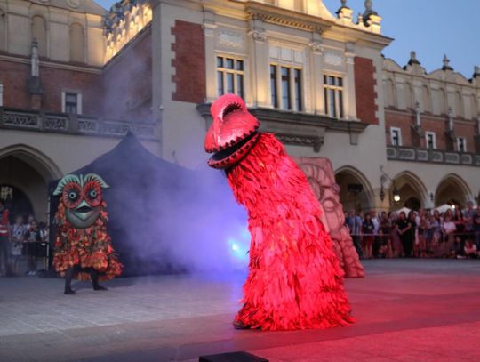 Magia i sztuka po zmierzchu z Krakowskim Teatrem Ulicznym Scena Kalejdoskop