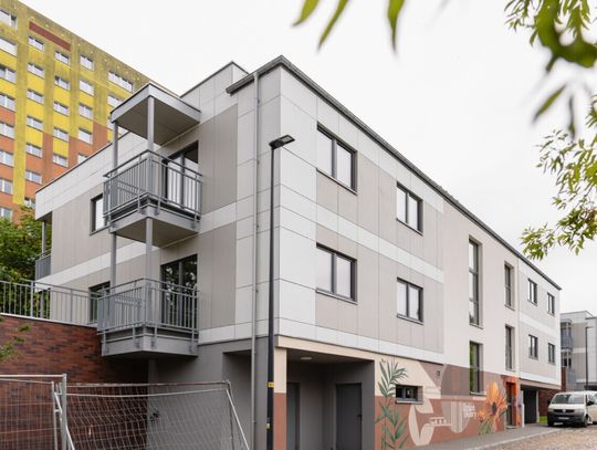 Miasto Gdańsk z czterema nowymi i ekologicznymi budynkami drewnianymi i nowym biurowcem