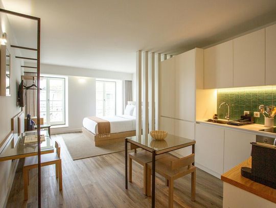 Mikrokawalerki pod klucz: jak optycznie powiększyć pomieszczenie?